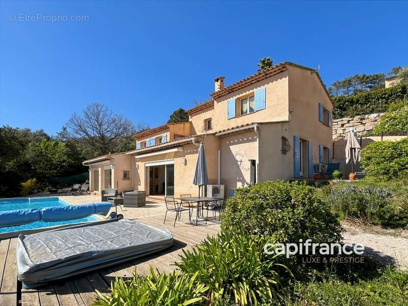 Maison à BAGNOLS-EN-FORET