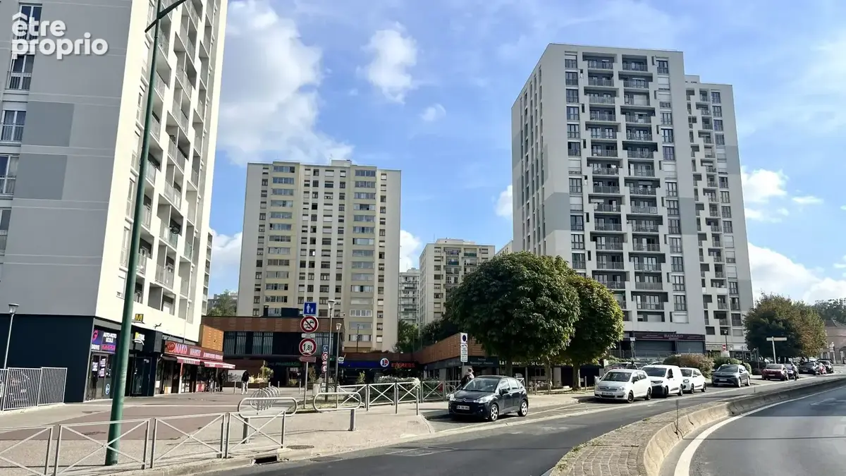 Photo Commerce à Saint-Ouen-L'aumone au prix de 466 100€
