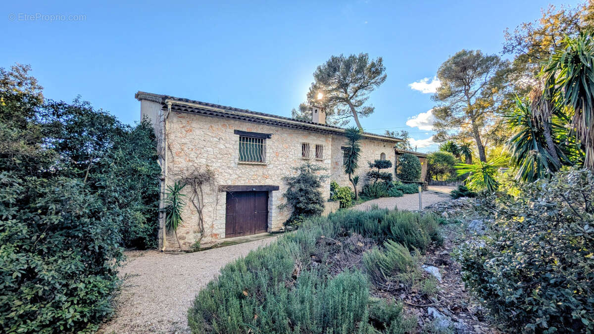Maison à TOURRETTES-SUR-LOUP