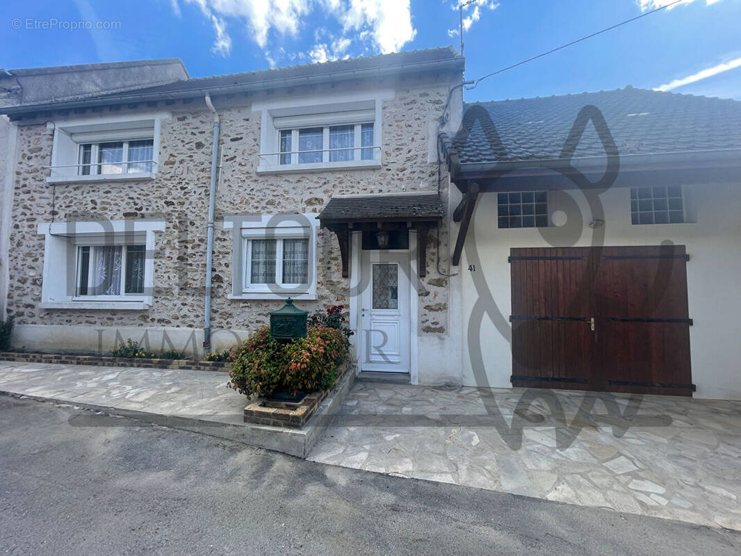 Maison à FAREMOUTIERS