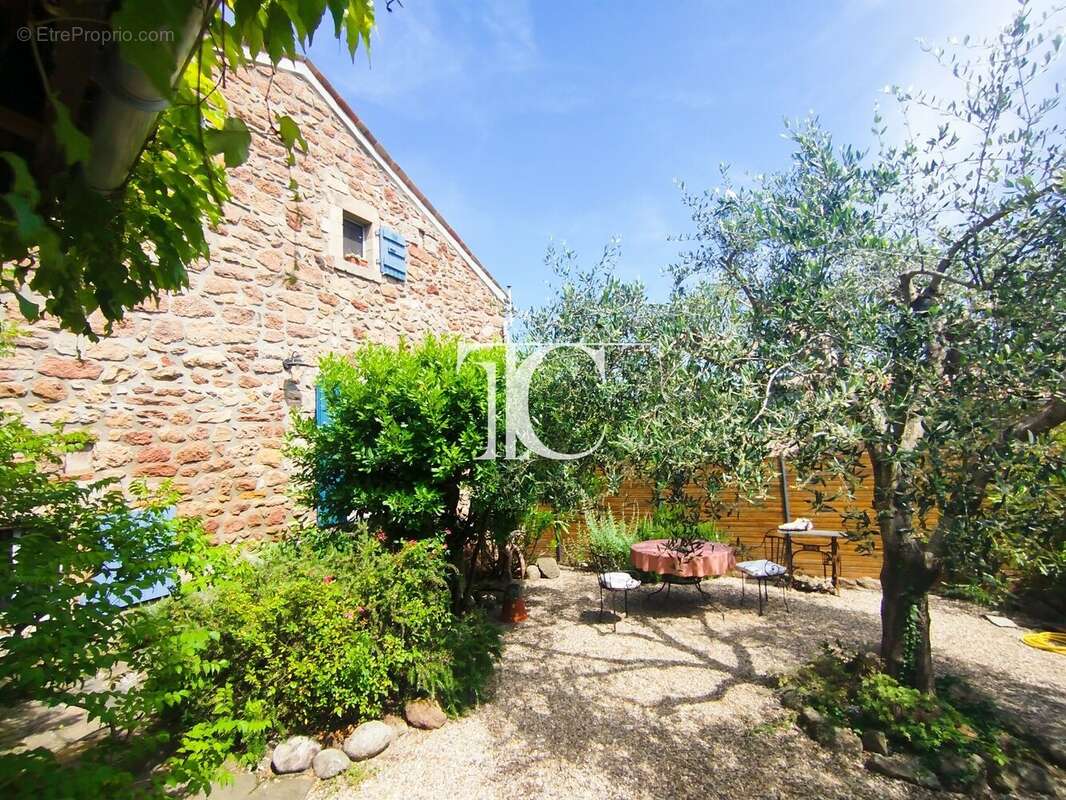 Exclusivité  authentique maison de hameau en pierre avec deux jardins attenants * car port * 10 minuters des commodites * - photo 5