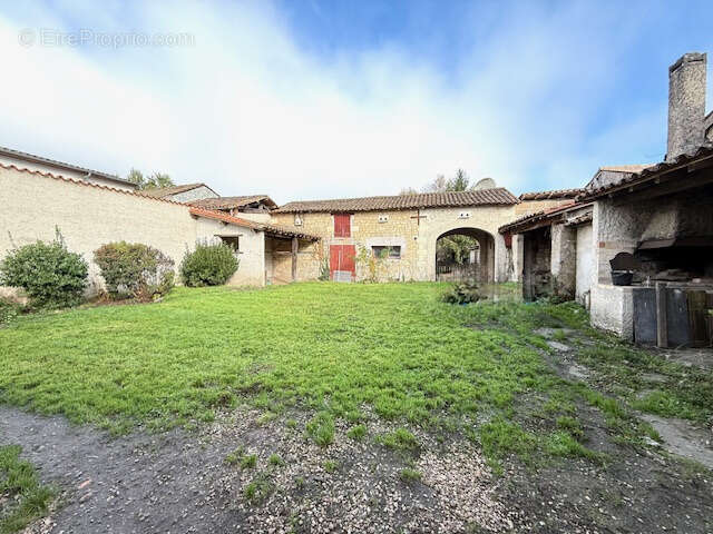 Maison à SAINT-AIGULIN