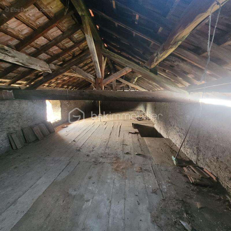 Corps de ferme à rénover avec Terrain de 890m²     Saint Jean de Moirans - photo 7