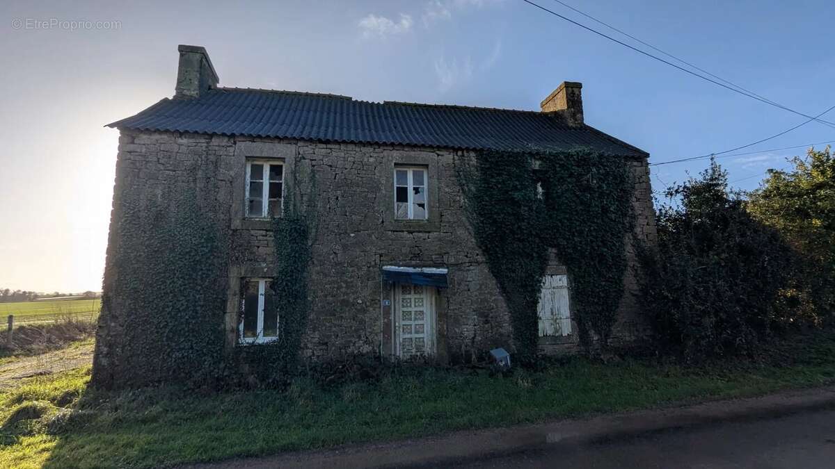 Maison à PLONEVEZ-PORZAY