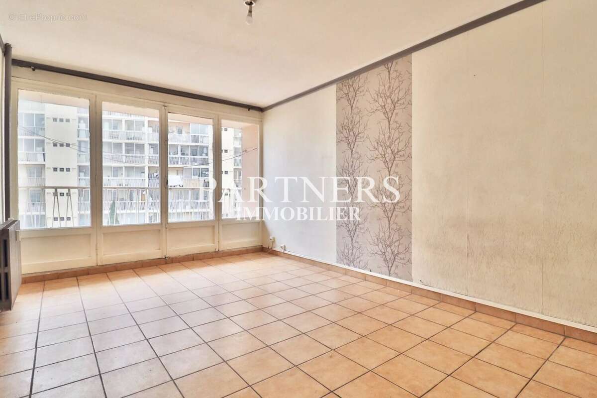 Appartement à MARSEILLE-5E