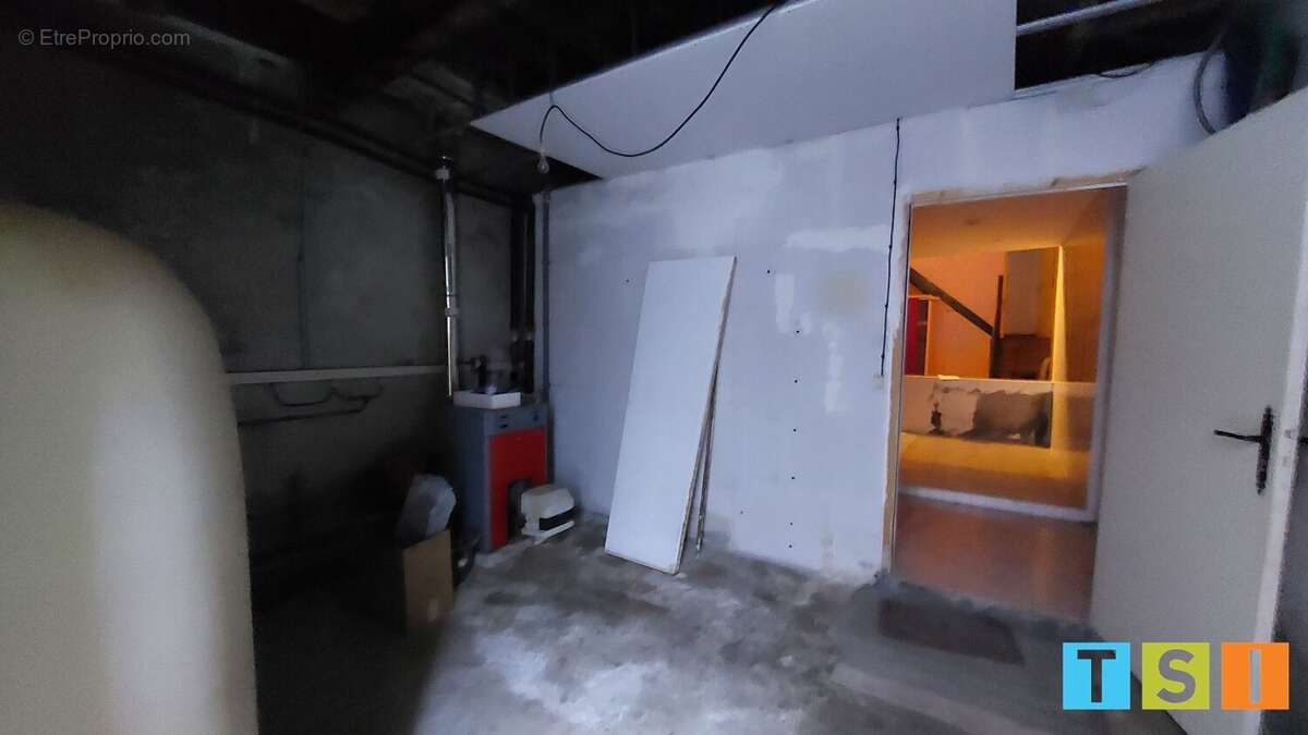 Immeuble sur 2 niveaux avec 2 entrées, 2 appartements à creer centre village - photo 24