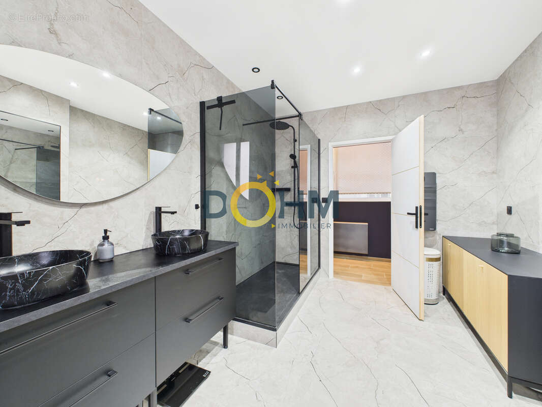 Appartement à LE CHAMBON-FEUGEROLLES