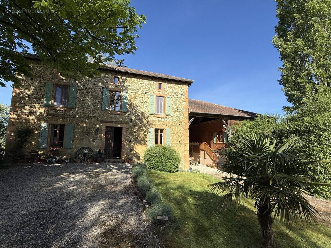 Maison à AURIGNAC