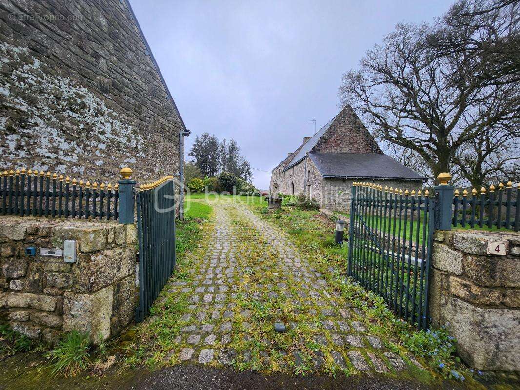 ensemble immobilier en pierre de 187 M2 à GUERN - photo 18