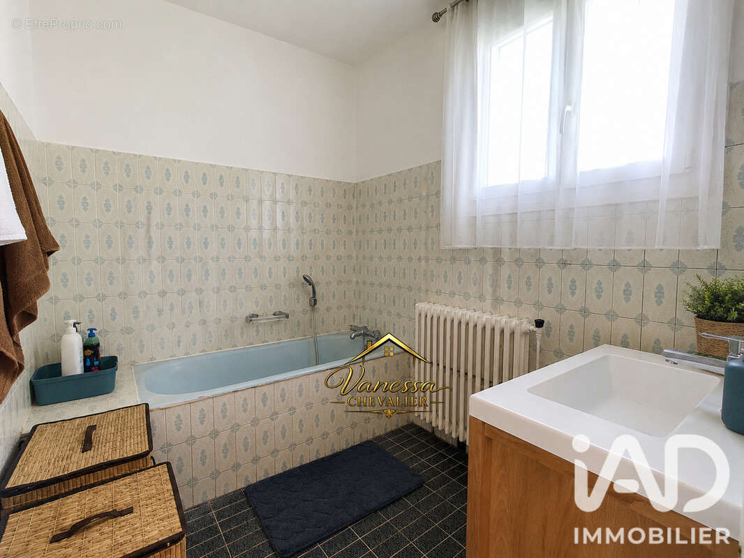 Maison 193 m² à Saint-Pantaleon-Les-Vignes  - photo 9