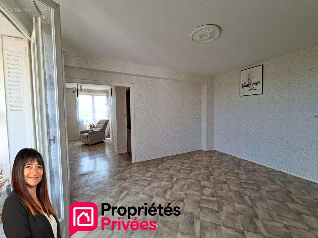 Roanne centre T5 avec balcon, vue dégagée et garage - photo 3
