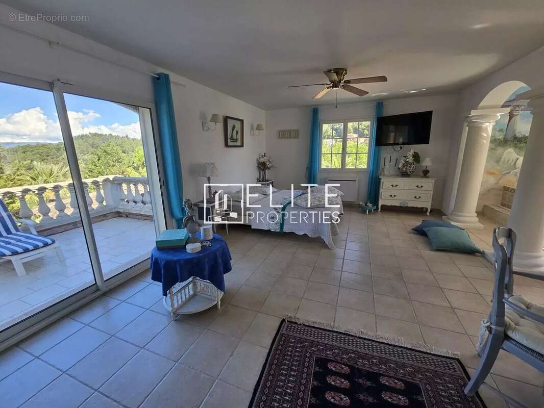 Maison à LES ADRETS-DE-L'ESTEREL