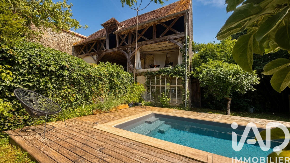 Maison 400 m² à Mehun-Sur-Yevre  - photo 4