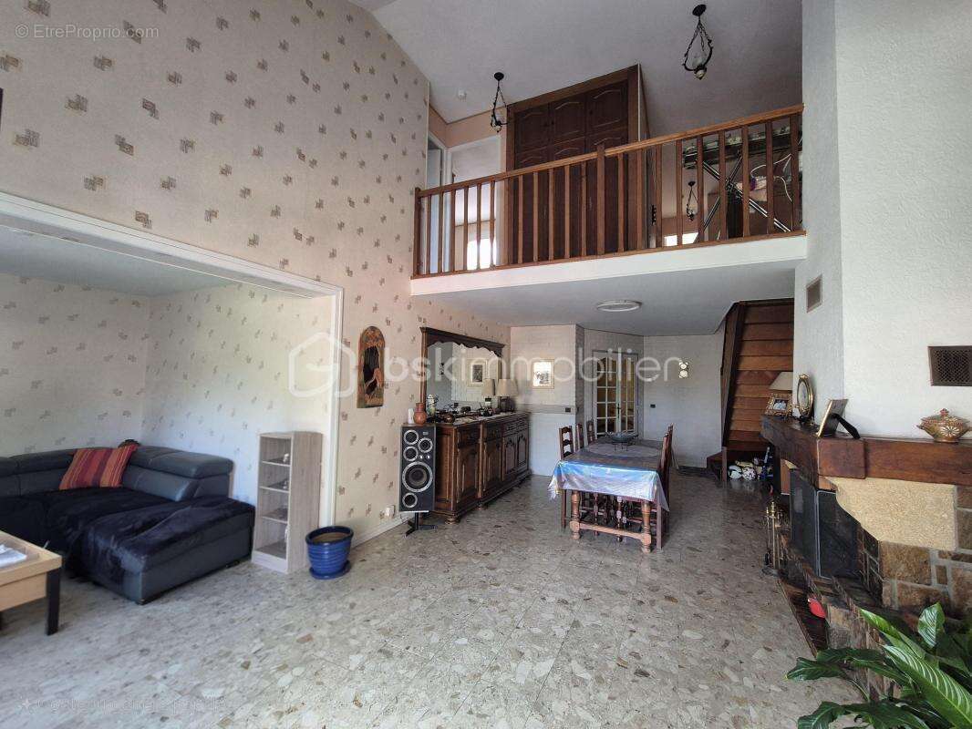 Maison à MOISSY-CRAMAYEL