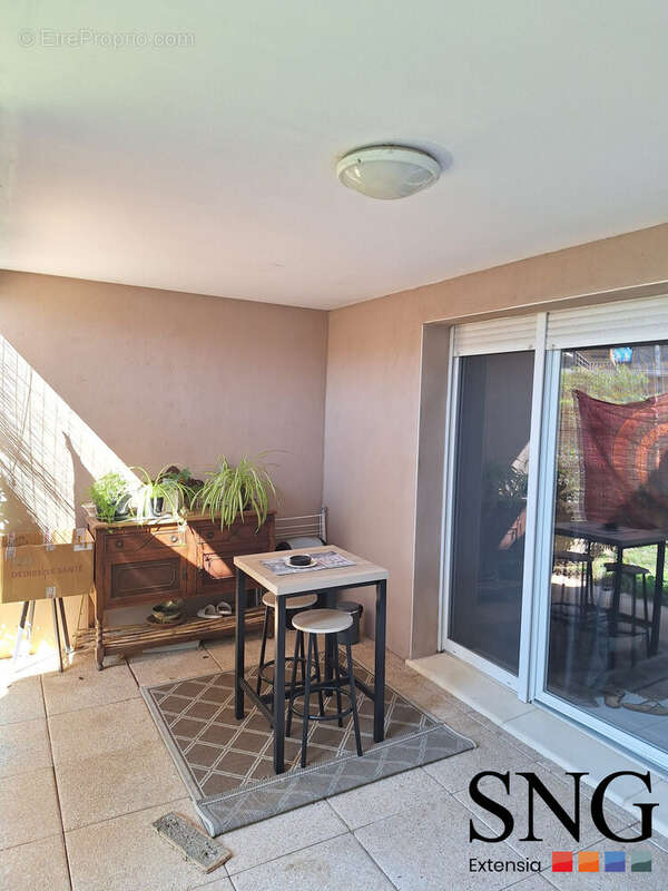 Appartement à GARONS