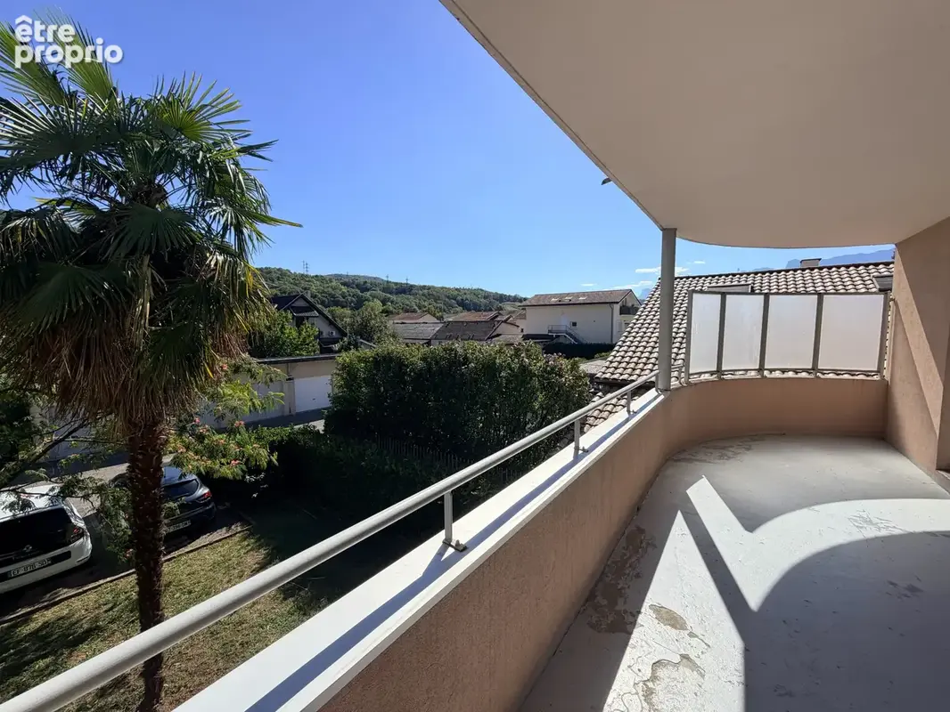 Poisat   T3 lumineux de 70 m2 avec terrasse couverte de 16 m2 sur la verdure - photo 9