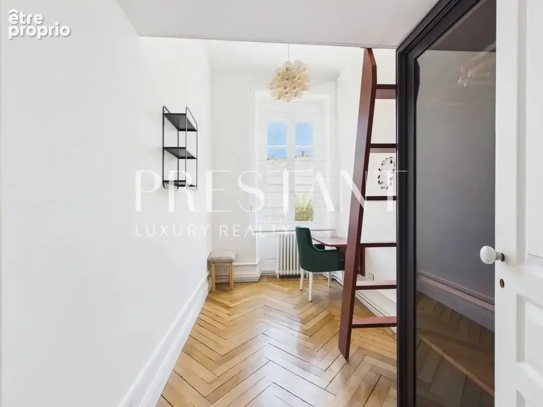 Triangle D'Or - Appartement haussmanien 95m² - photo 19