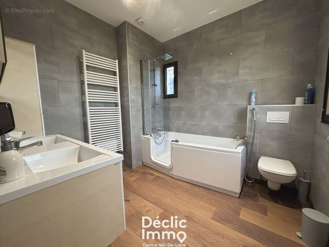 Maison à SAINT-CYR-SUR-LOIRE