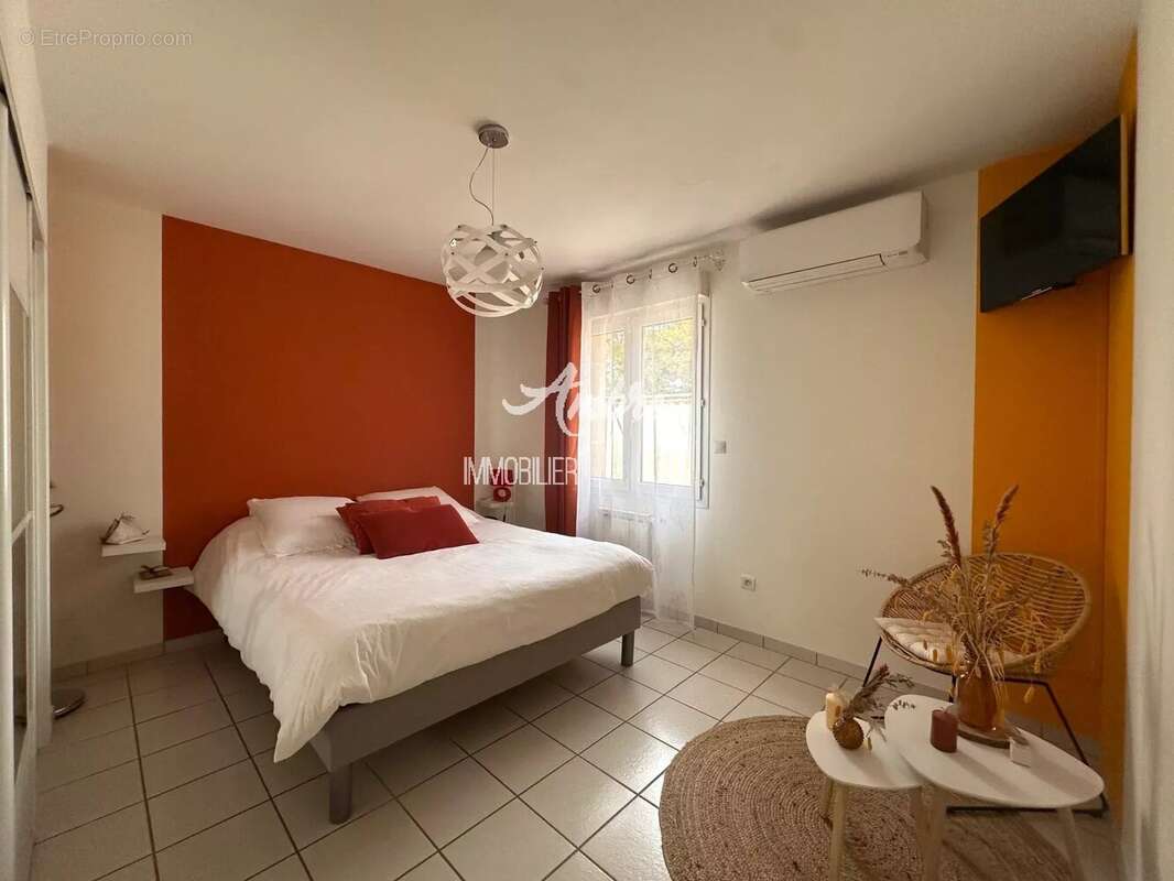 Maison à MONTELEGER