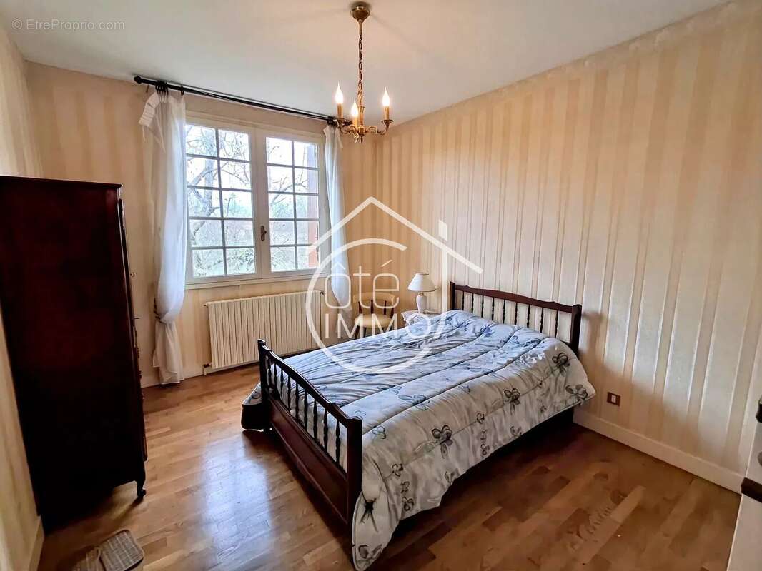 Maison à COURS-DE-PILE