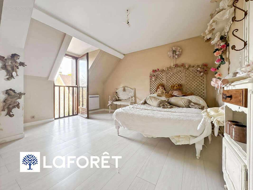 Maison à SAINTE-GENEVIEVE-DES-BOIS