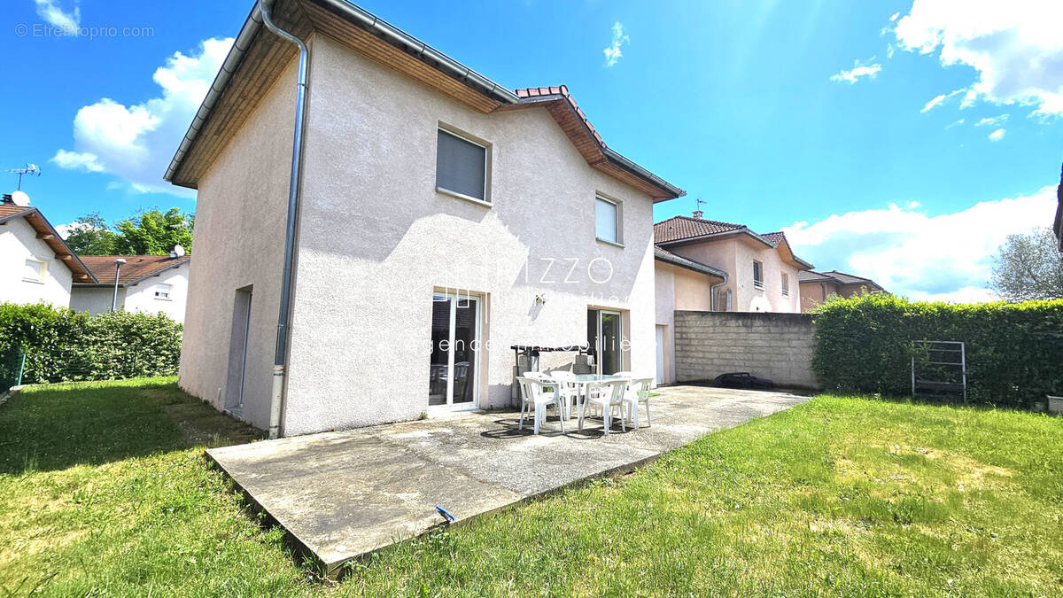 Maison à SAINT-GENIS-POUILLY
