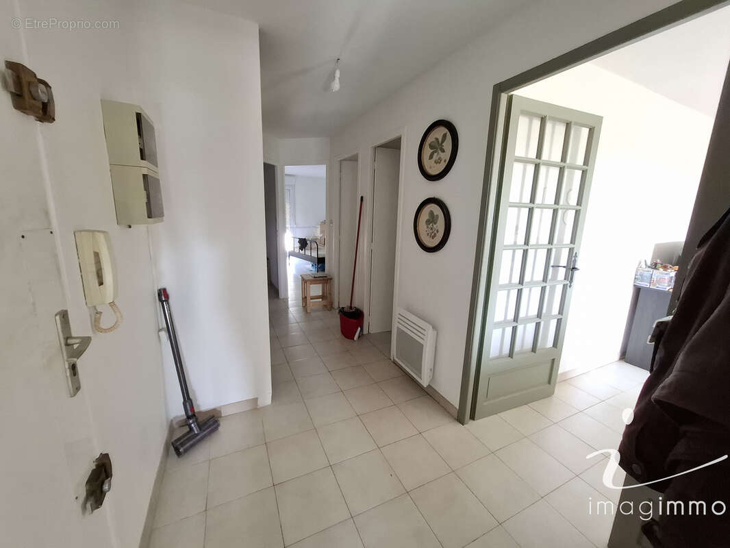 Dans une petite copropriété de 7 lots avec de faibles charges, découvrez cet appartement T3 avec une vue excep - photo 2
