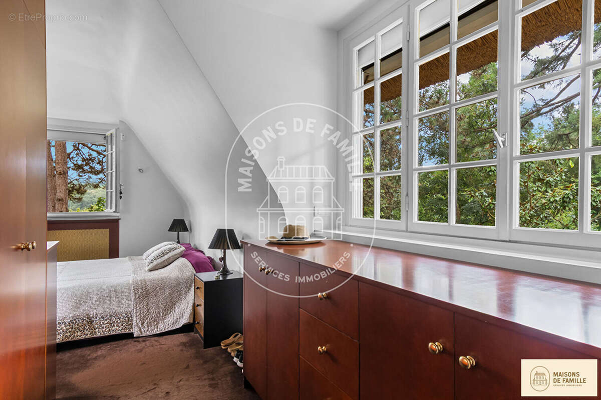 Maison à LA CELLE-SAINT-CLOUD