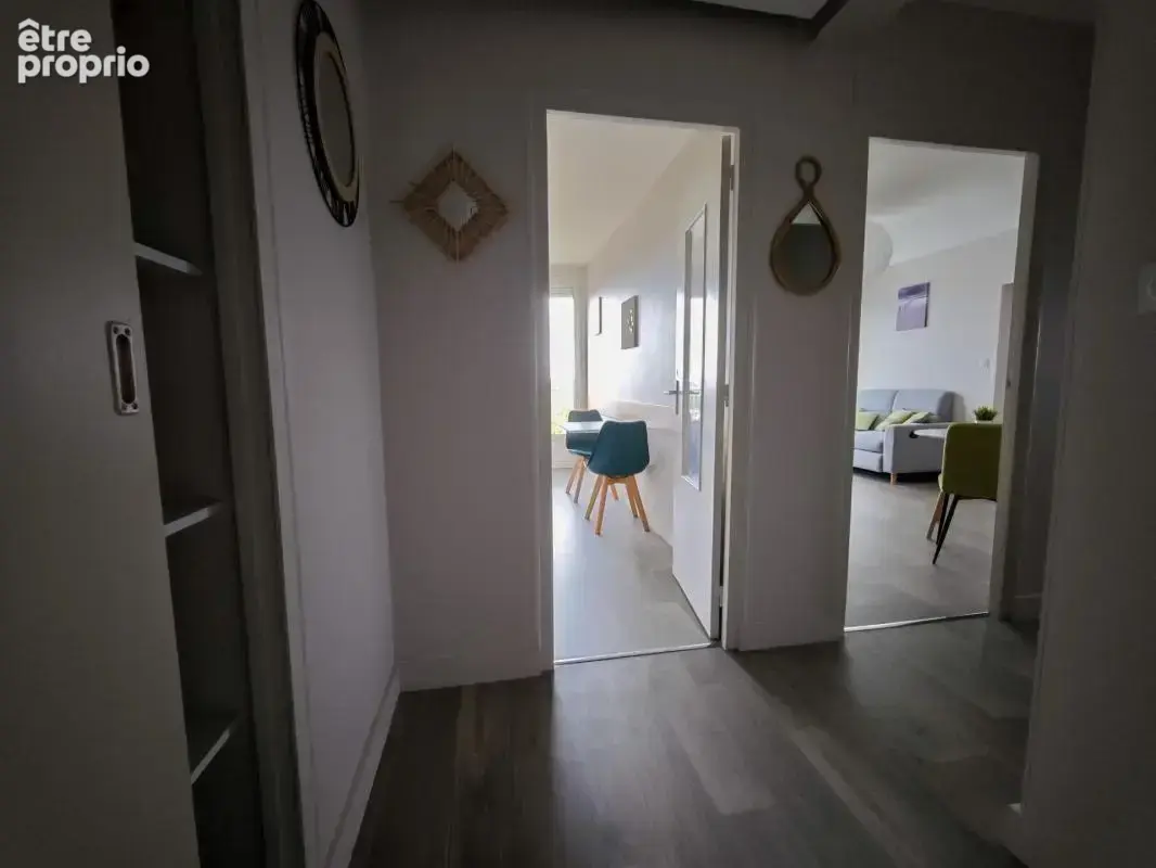 CHOLET – Appartement lumineux 2 chambres avec vue panoramique, balcon, cave et parking sécurisé - photo 6