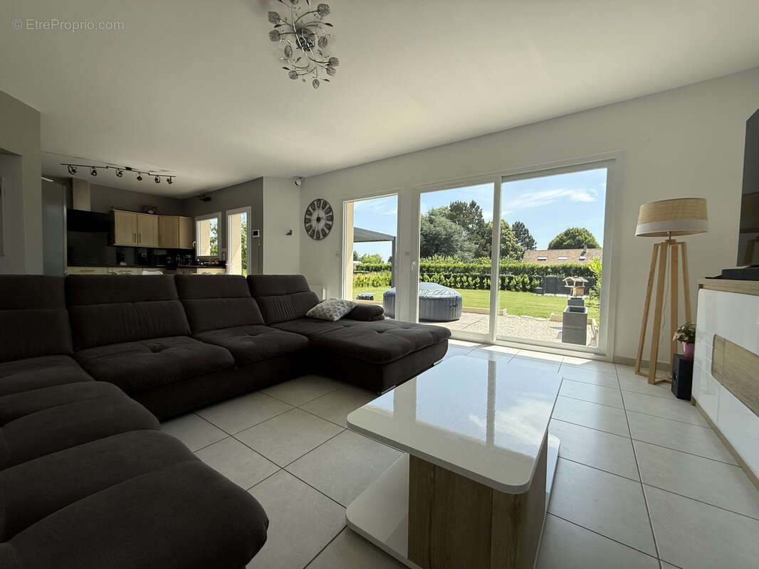 Sains-en-amienois maison 143 m2 en parfait etat-garage-jardin - photo 3