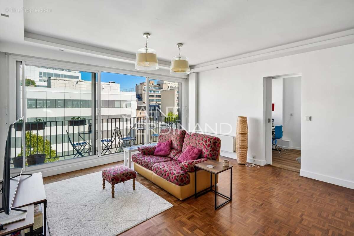 Appartement à NEUILLY-SUR-SEINE