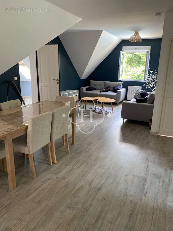 Appartement à JOUY-MAUVOISIN