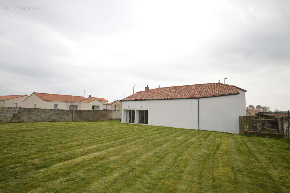 Maison à SAINT-PROUANT