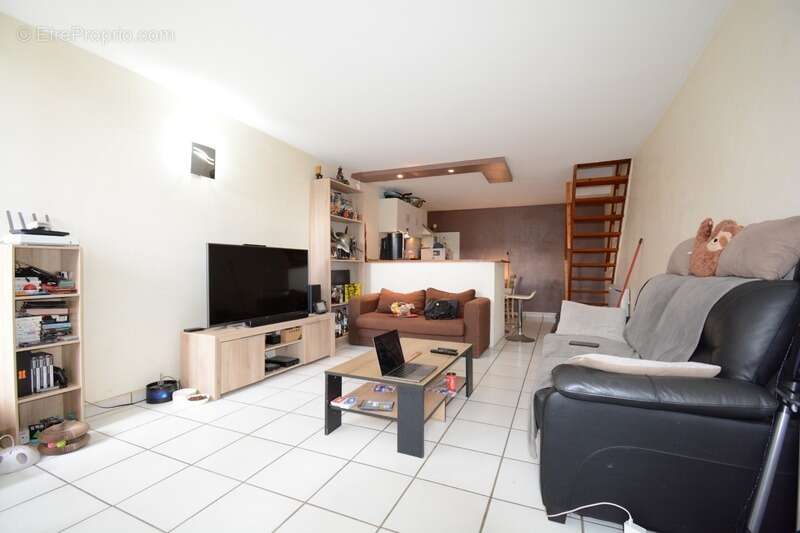 Maison à MAGNAC-SUR-TOUVRE