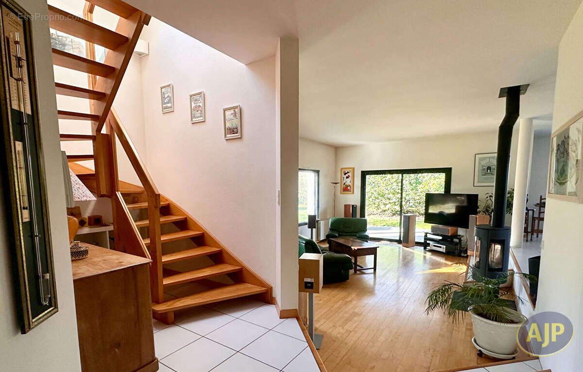 Maison Sautron 8 pièce(s) 182 m2 - photo 4