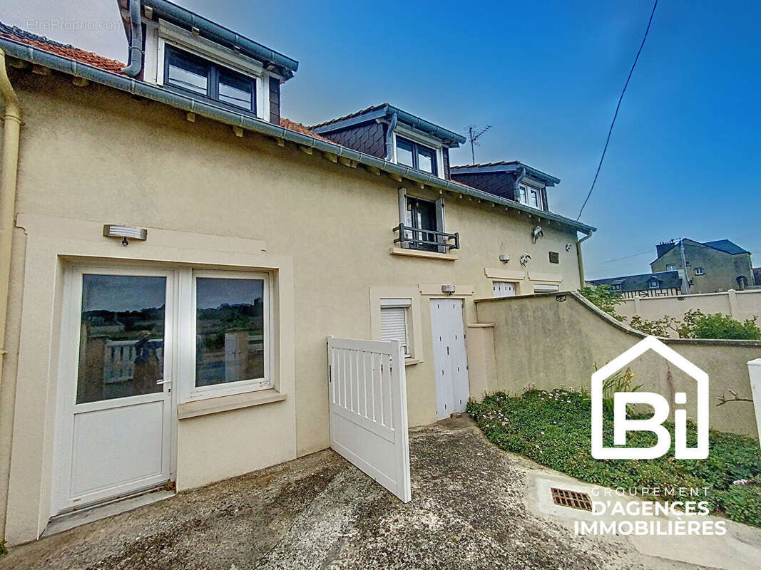 BERNIERES SUR MER - Ensemble immobilier de 7 logements - photo 8