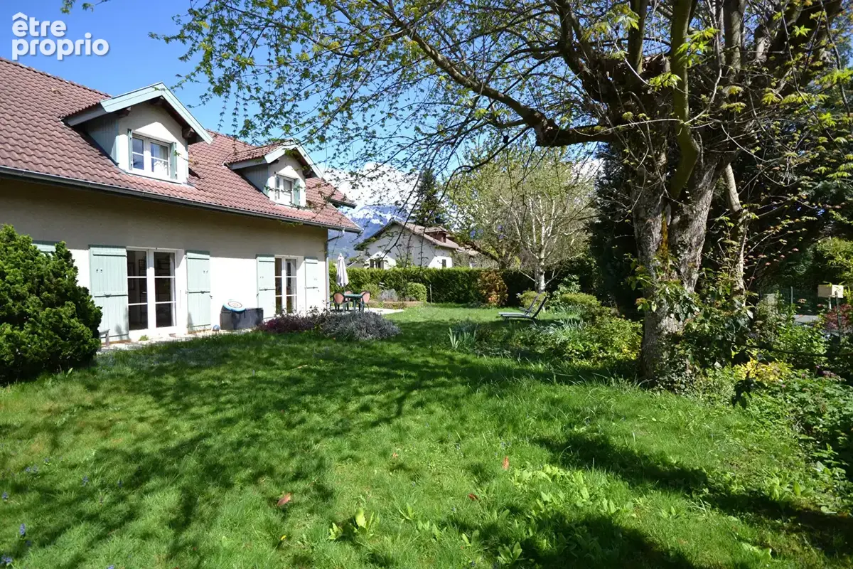 SAINT JORIOZ - Maison familiale de 185 m² au coeur du village à vendre - photo 10