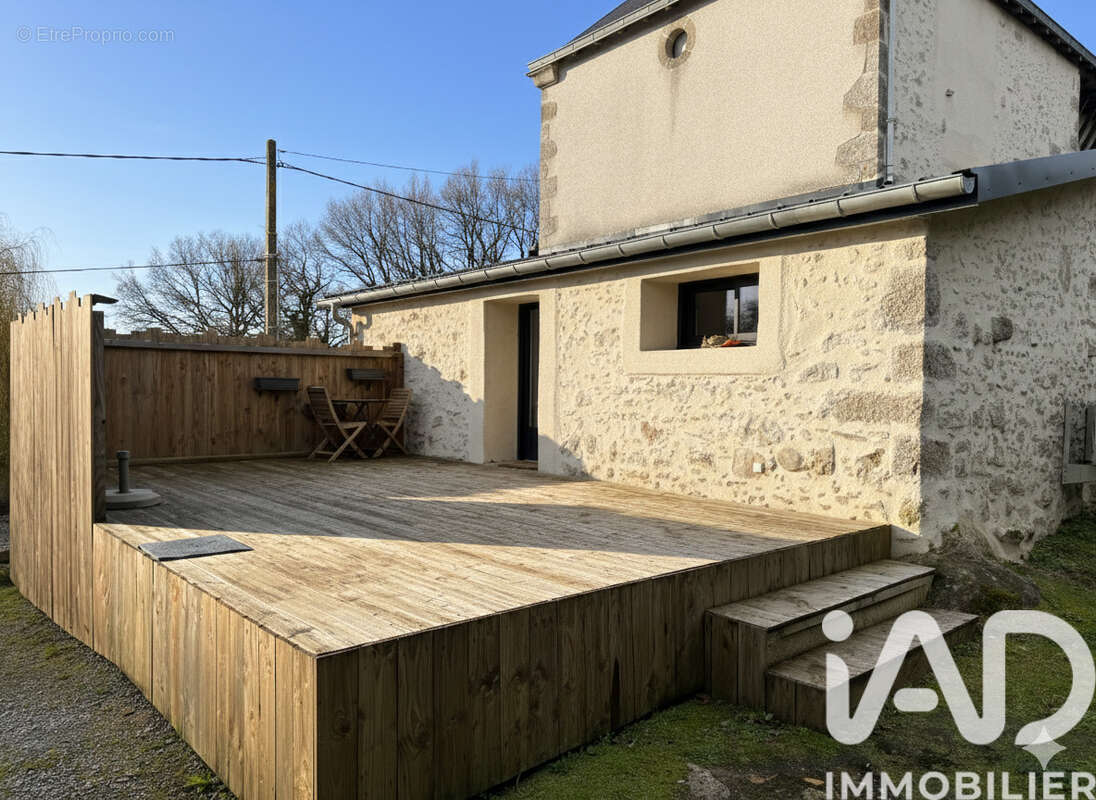 Maison 137 m² à Le Tallud  - photo 2