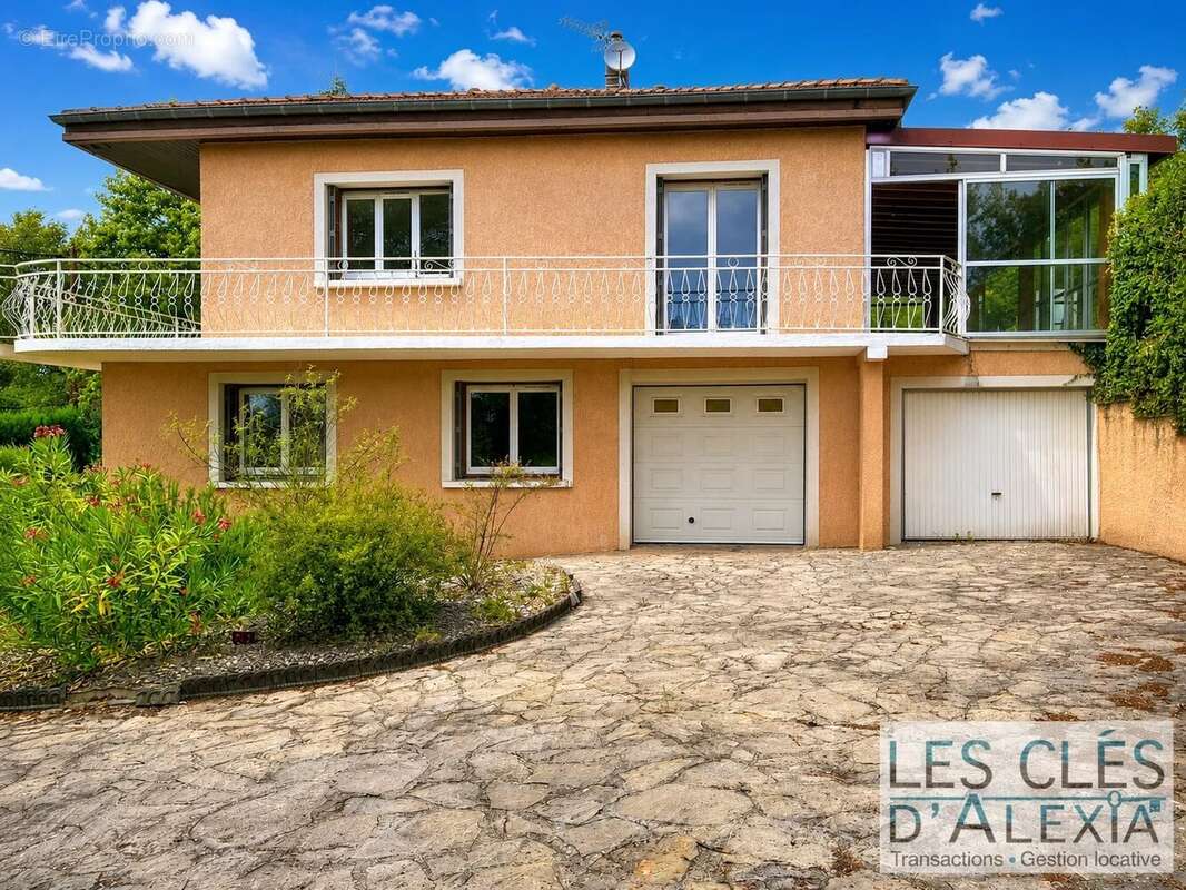 Maison deux appartements- Terrain- deux garages- Veranda - photo 3