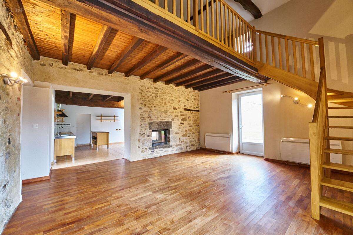 Maison à MORTAGNE-SUR-SEVRE