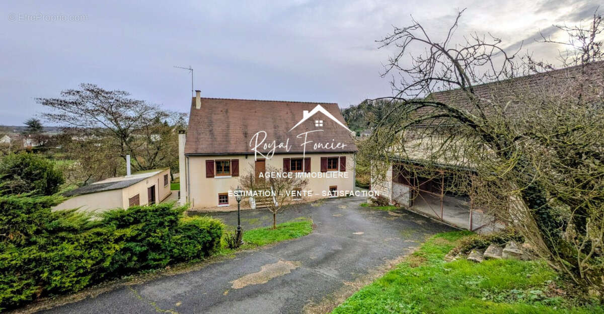 Façade avant de la maison - Maison à VAUX-SUR-VIENNE