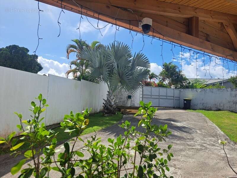 Maison à BAIE-MAHAULT