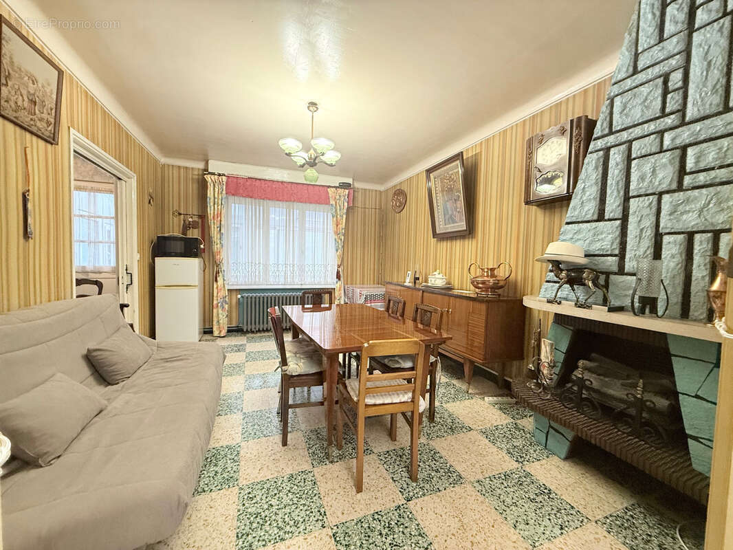 Maison à BRUAY-LA-BUISSIERE