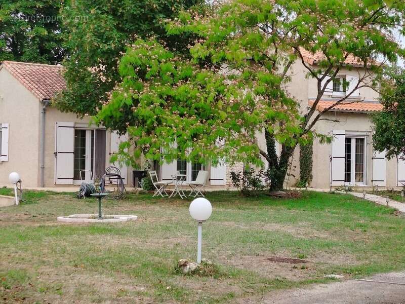 Maison à NEUVILLE-DE-POITOU