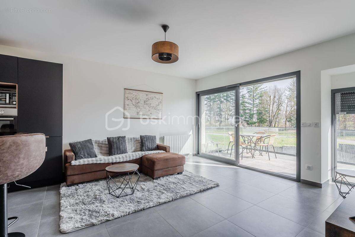 Appartement à CHAZEY-SUR-AIN