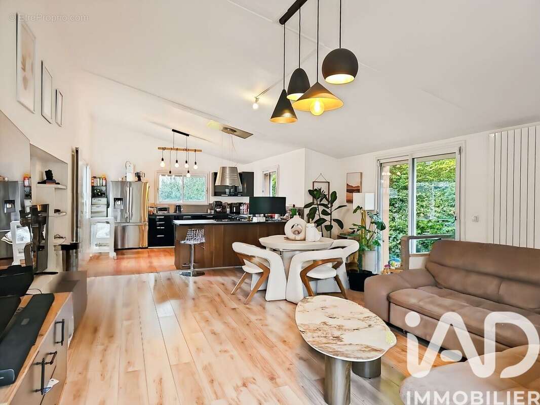 Photo 2 - Maison à BRIE-COMTE-ROBERT