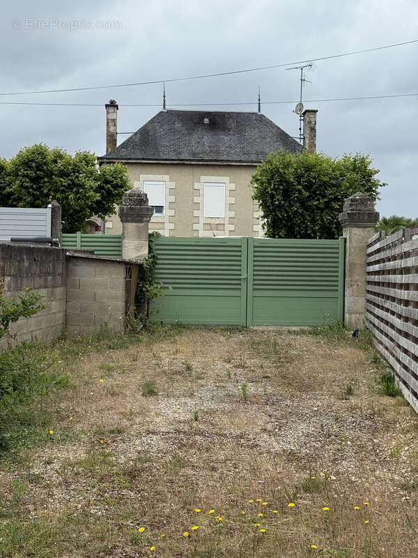 Terrain à ROCHES-PREMARIE-ANDILLE