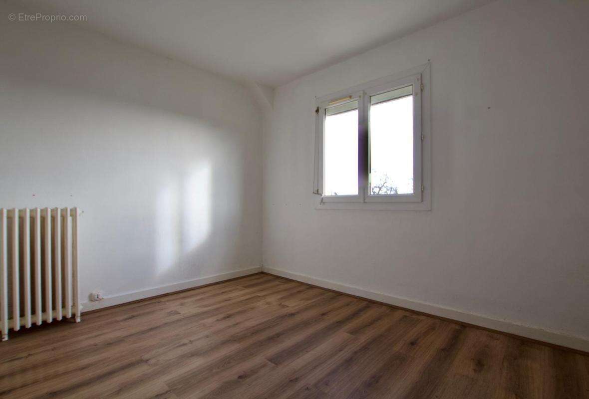 Proche commerces – maison individuelle t4 – jardin clos – sous-sol complet - photo 7