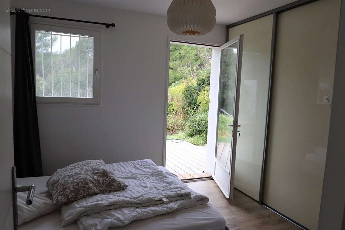 Maison à SAINT-CYR-SUR-MER