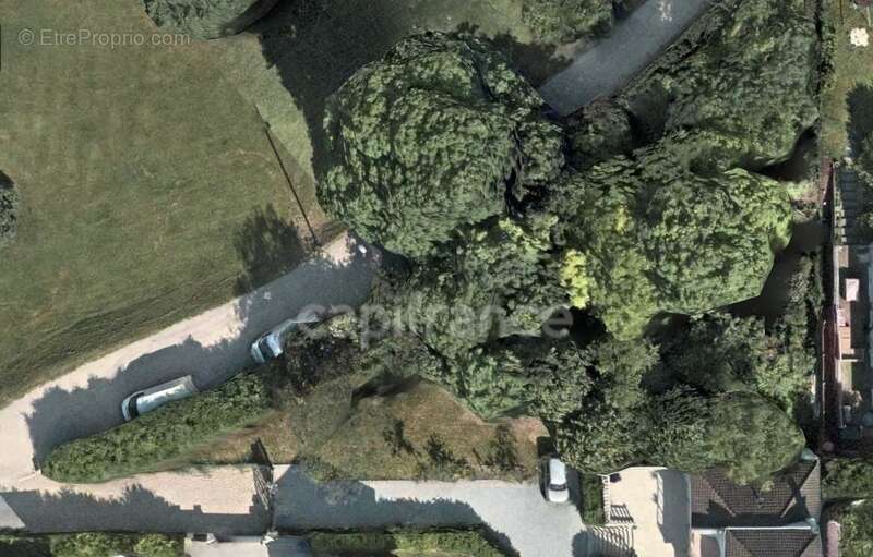 Terrain à SARTROUVILLE